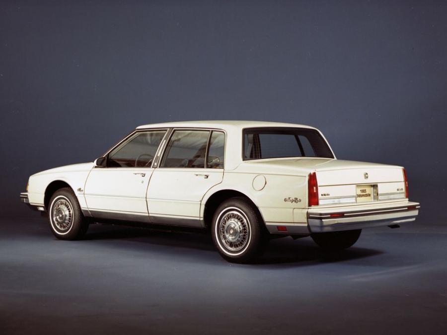  Oldsmobile Ninety-Eight Regency Sedan 1985 года  (фото 2 из 4)
